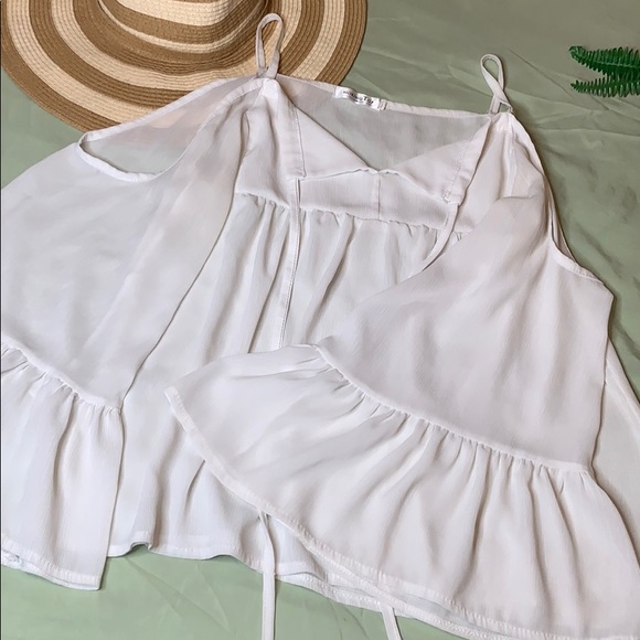 FLOWY WHITE COLD SHOULDER TOP!! - Picture 5 of 9